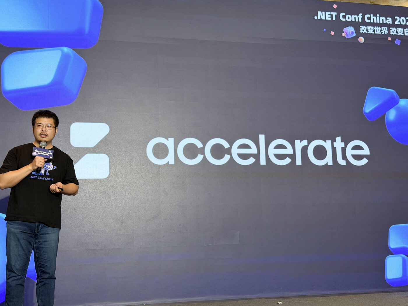Dong Bin presenting Accelerate on stage at .NET Conf China 2025